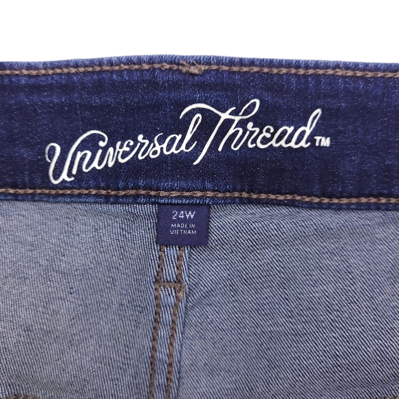 Universal Thread Dark Wash Midi Shorts Plus Size - Picture 3 of 6